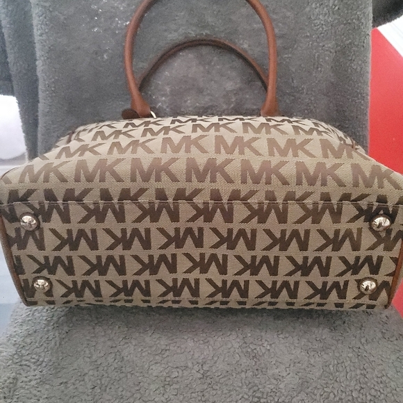 Michael Kors Jet Set Medium Work Tote or Purse Excellent condition - Picture 7 of 11